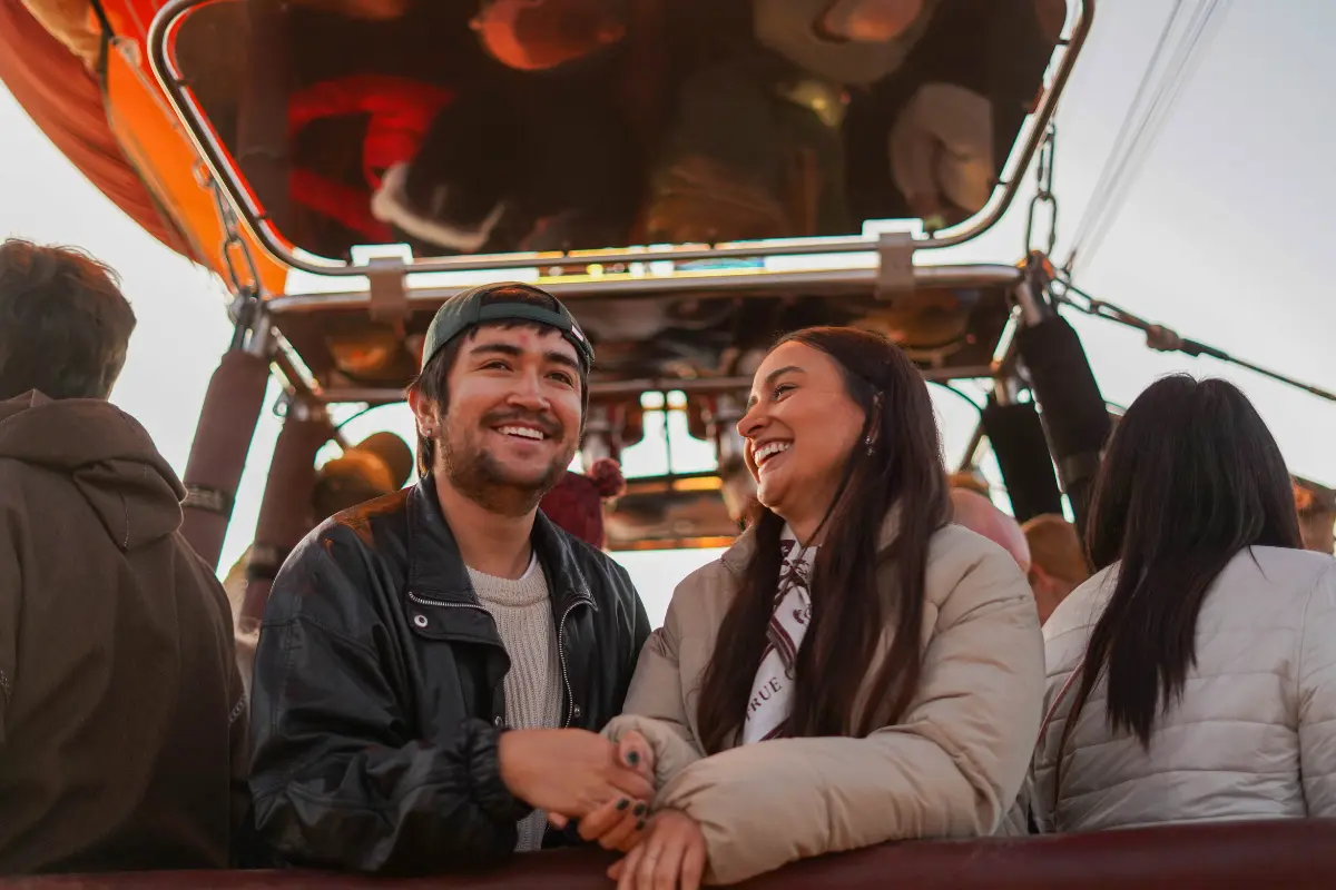 Choisir un vol romantique montgolfière Marrakech, c’est offrir à son couple un moment suspendu, entre ciel et terre.